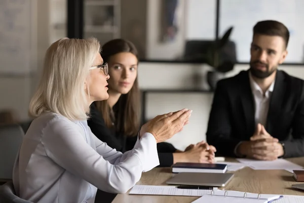 HR consultant giving advice to team members